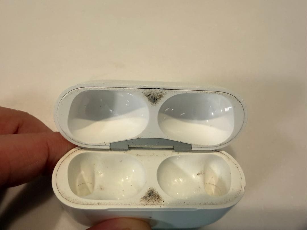 AirPods Pro 充電ケース2つ付き