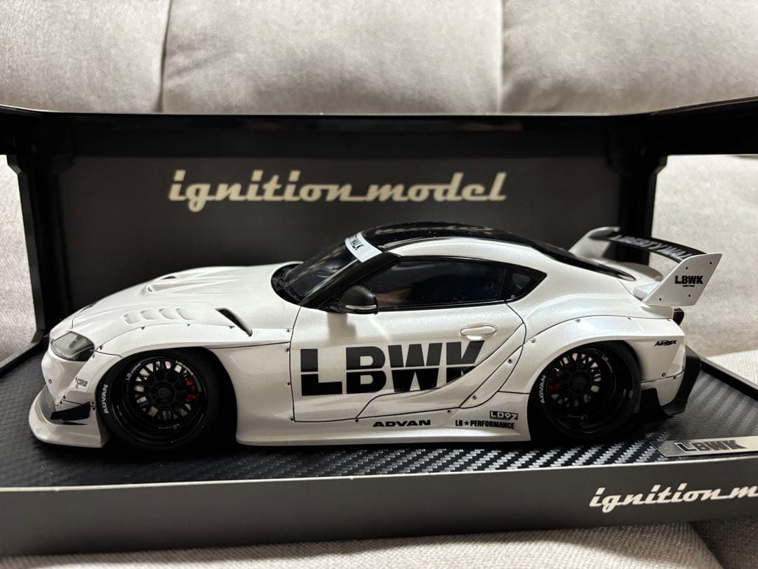 028 GRスープラ LBWK リバティウォーク仕様 1/18スケール ミニカー