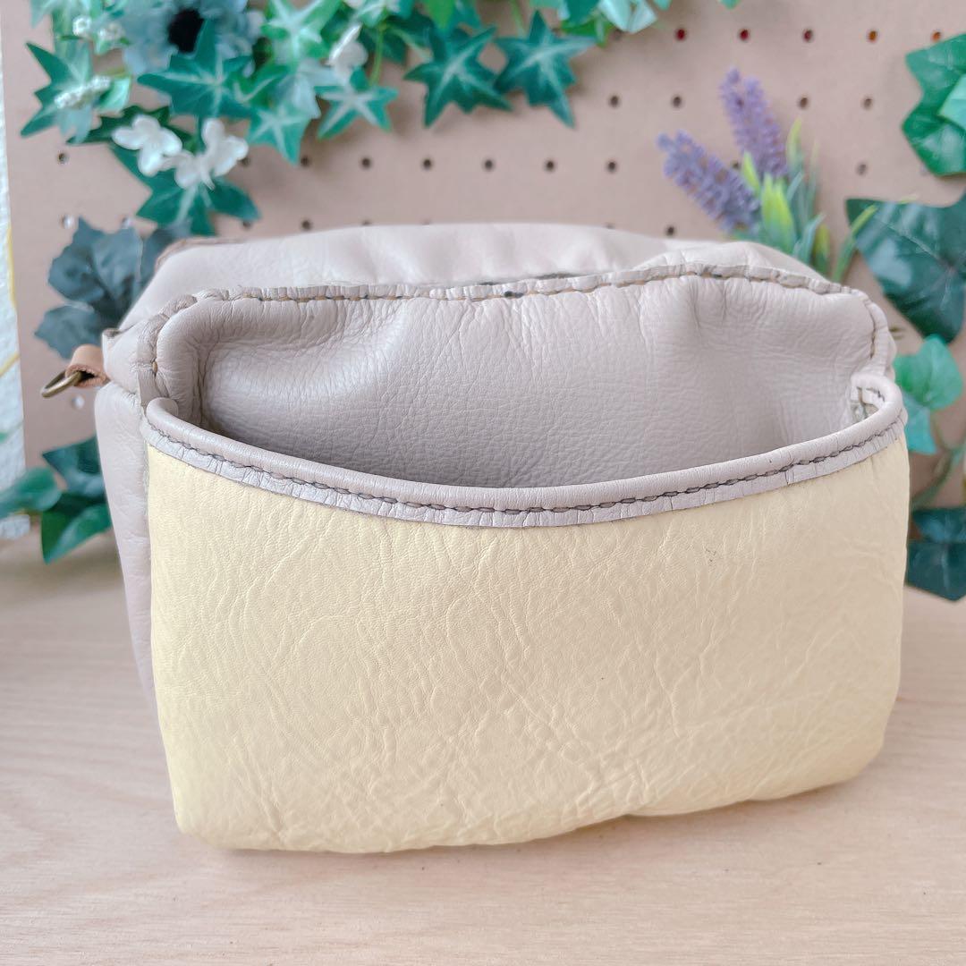 四角い豚のミニバッグ　本革　手縫い　ジト目