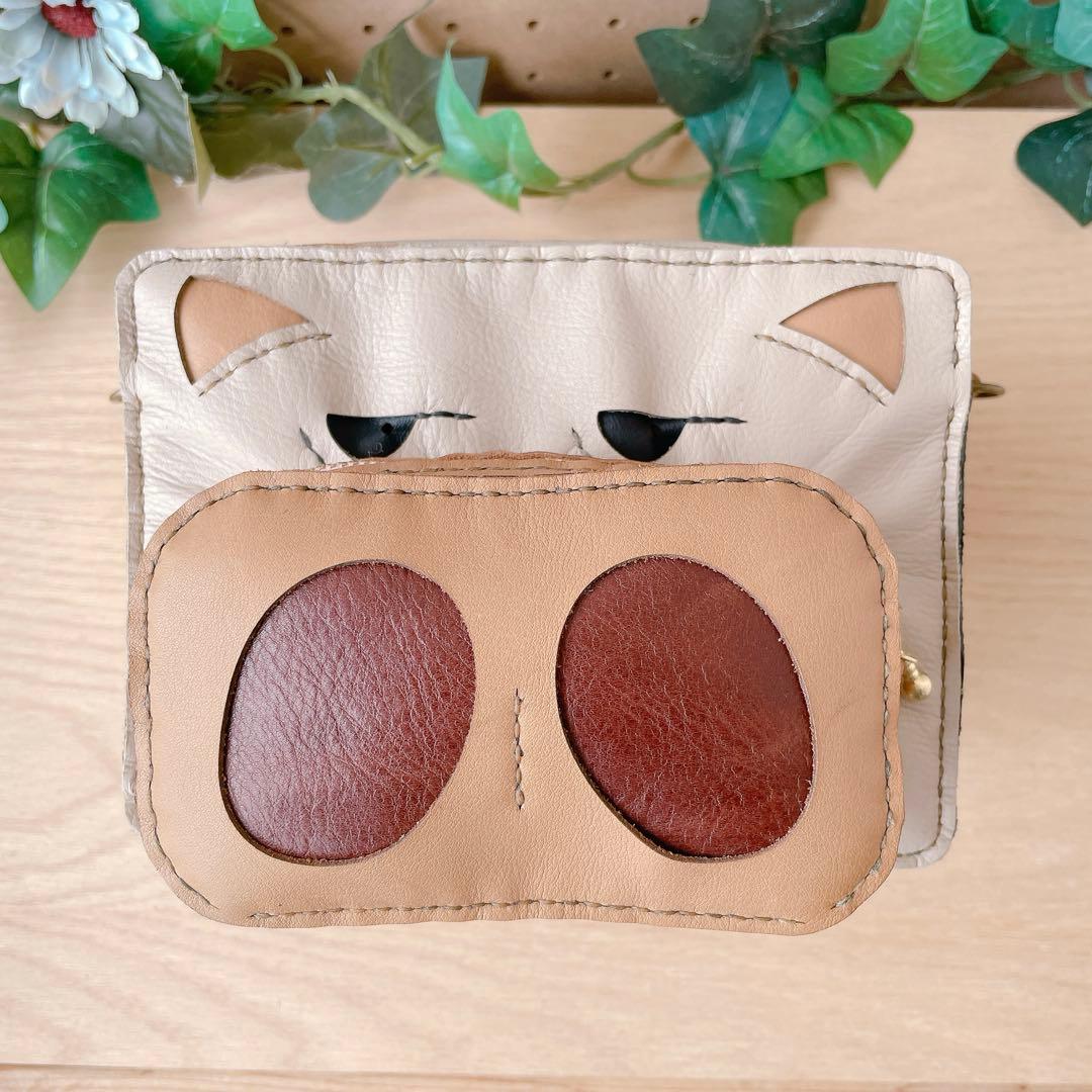 四角い豚のミニバッグ　本革　手縫い　ジト目