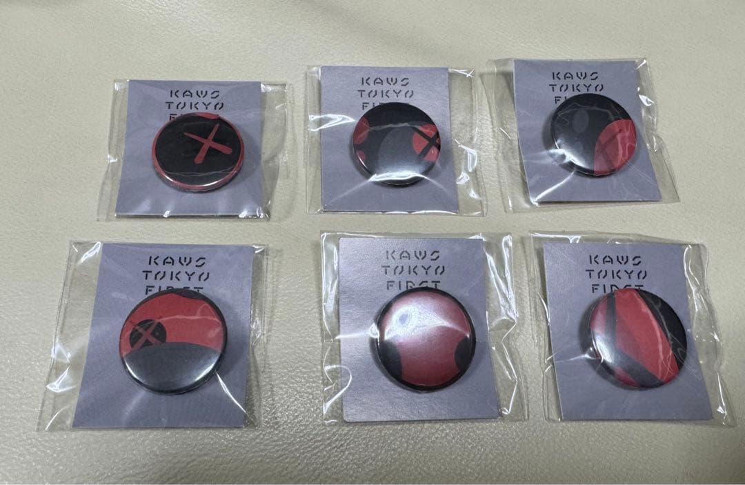 KAWS TOKYO FIRST 缶バッジ 6個セット