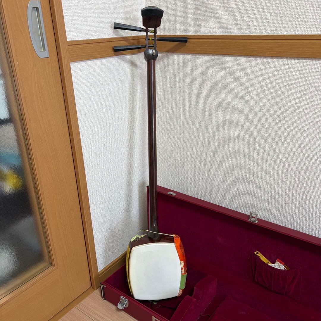 三味線 中棹　紫檀 丸打胴 和楽器　東さわり　ハードケース付き　付属品あり
