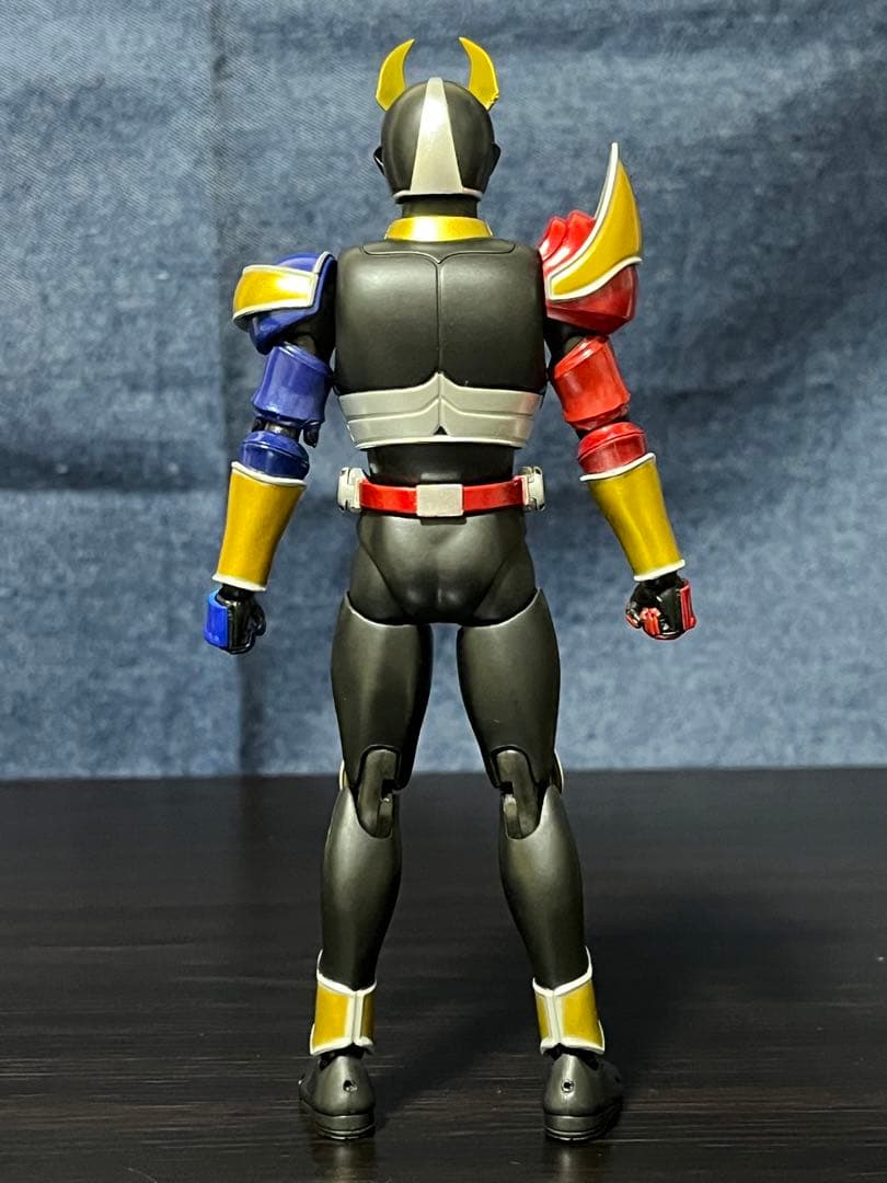 S.H.Figuarts（真骨彫製法） 仮面ライダーアギト トリニティフォーム