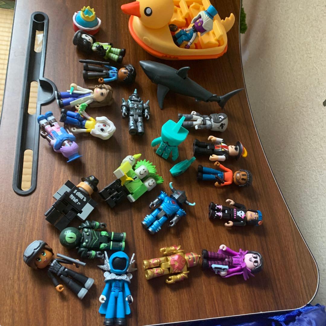 ROBLOX フィギュア 収納ケース付き 56体セット+accessories