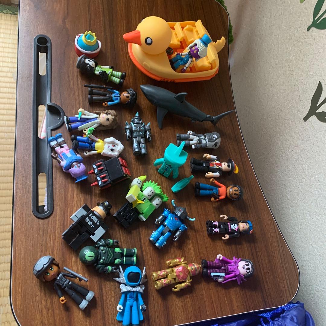 ROBLOX フィギュア 収納ケース付き 56体セット+accessories