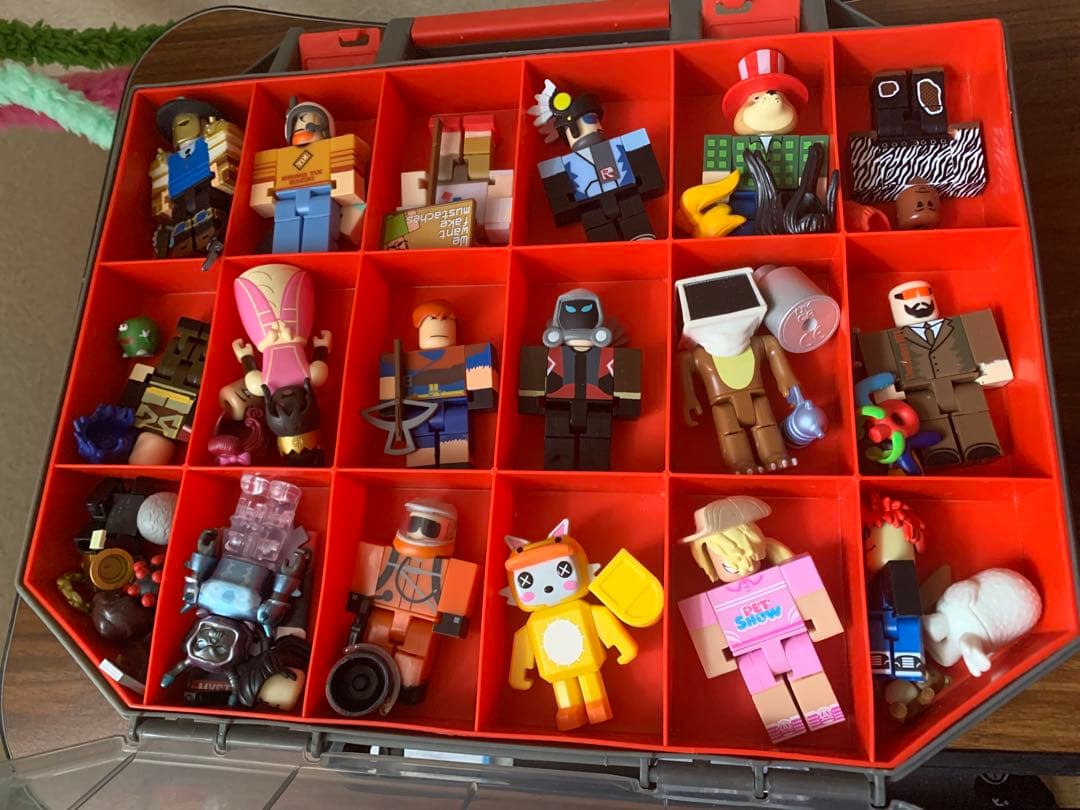 ROBLOX フィギュア 収納ケース付き 56体セット+accessories