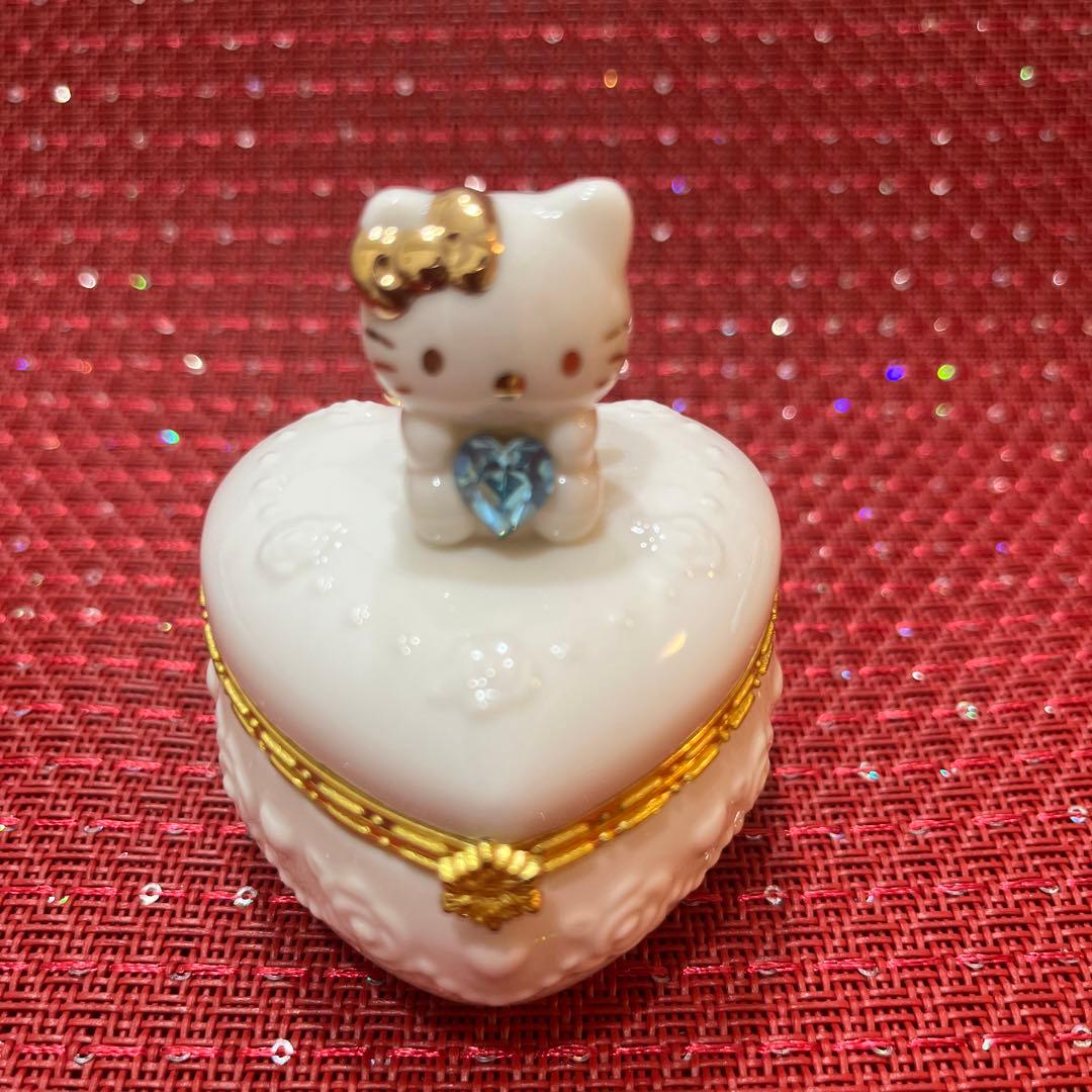 キティ＆ミミィ姉妹のジュエリーケース