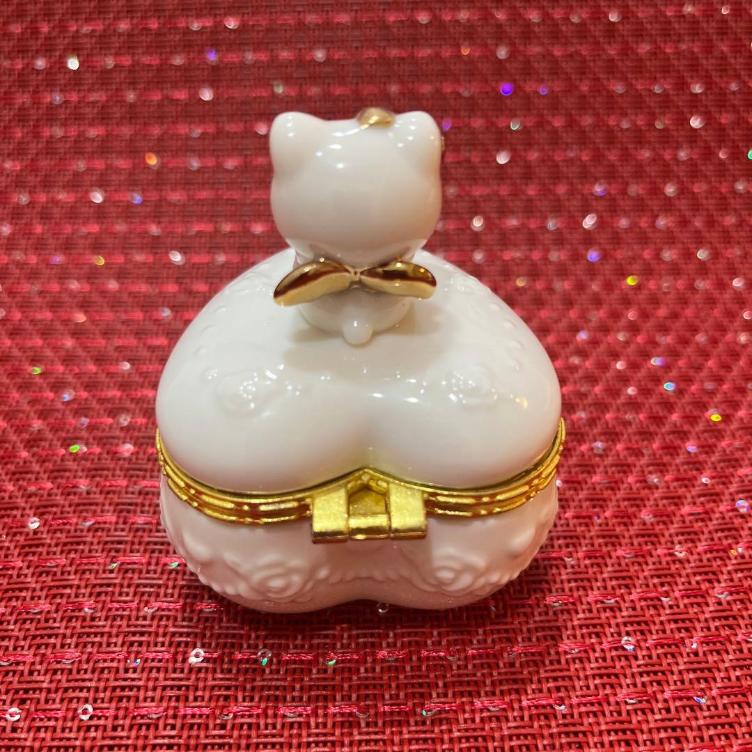 キティ＆ミミィ姉妹のジュエリーケース