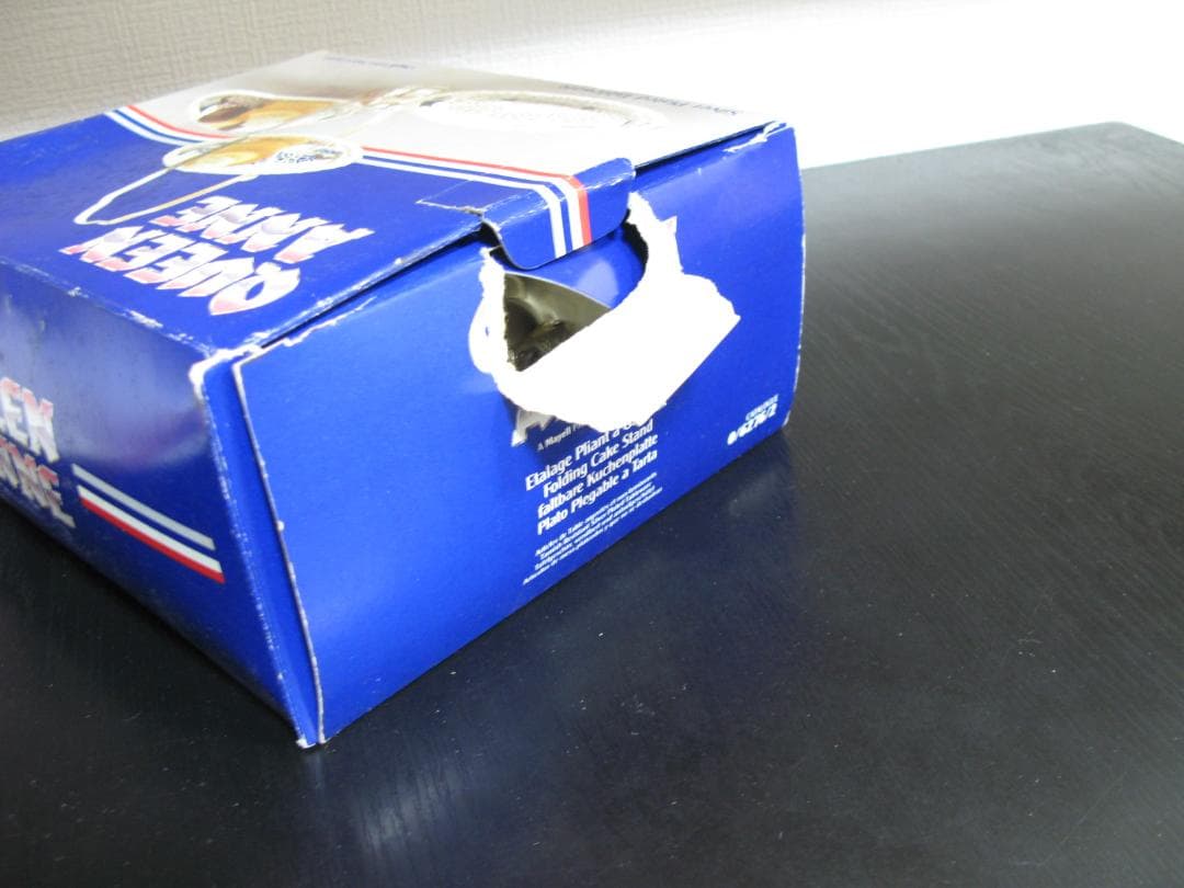 英国 エンボスと透かしのケーキスタンド シルバープレート Queen Anne