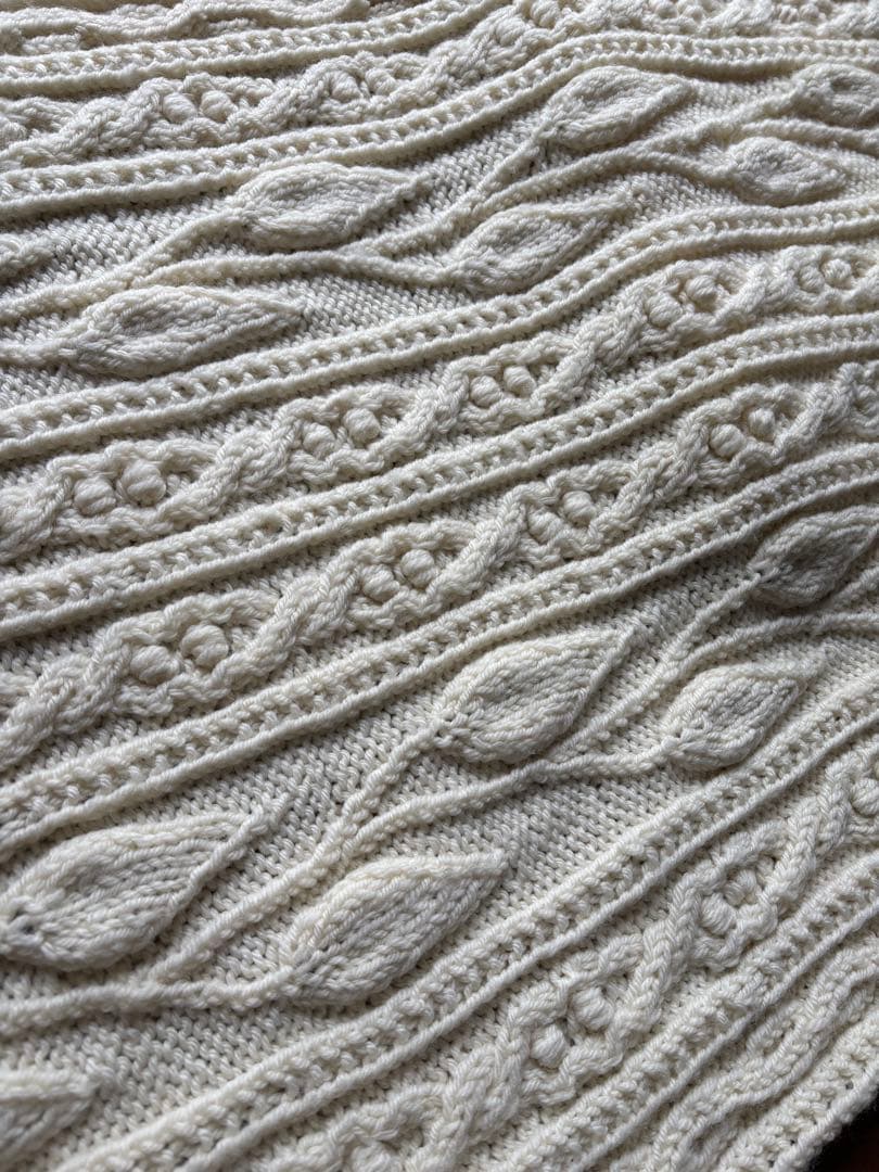 クリーム色 ケーブル編み ブランケット 約160cm x 50cm ストール