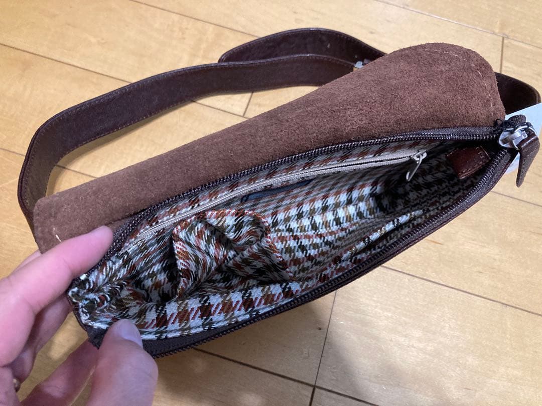 牛革ポーチボディバッグセット定価３万5千円