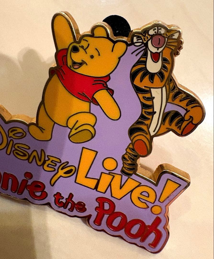 【激レア！NY購入】ディズニー くまのプーさん 限定ピンバッチ