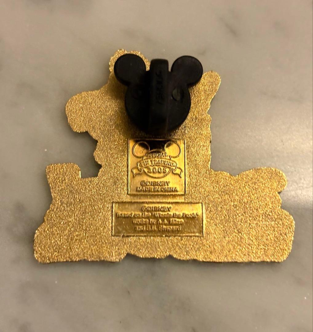 【激レア！NY購入】ディズニー くまのプーさん 限定ピンバッチ