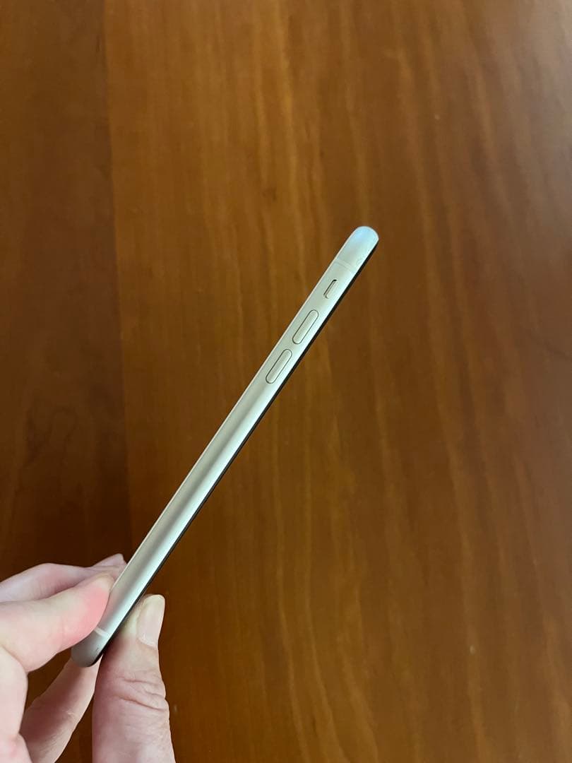 iPhone XR 64GB ホワイト おまけLOOF本革ケース