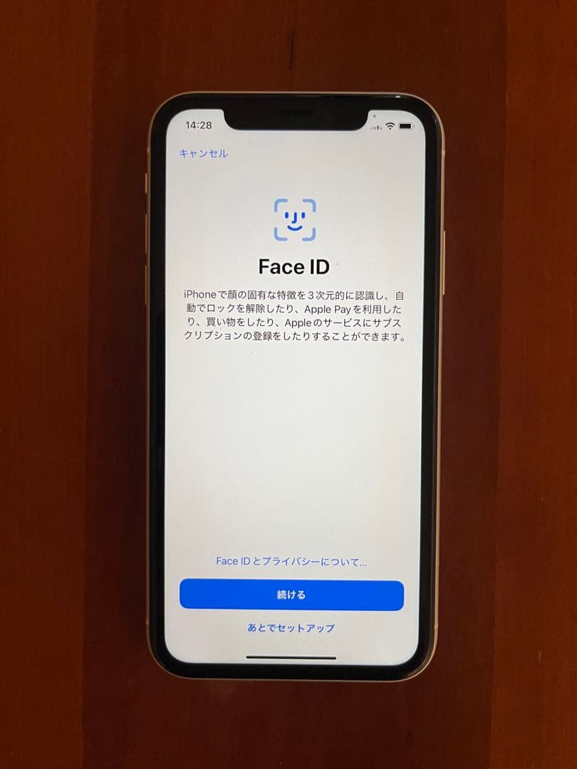 iPhone XR 64GB ホワイト おまけLOOF本革ケース