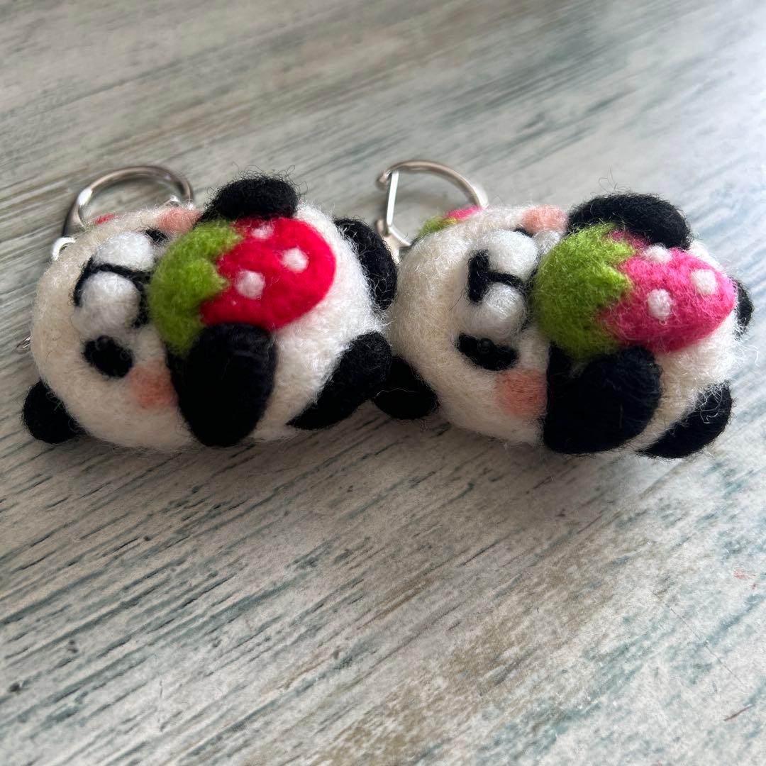 羊毛フェルト★イチゴパンダキーホルダーセット