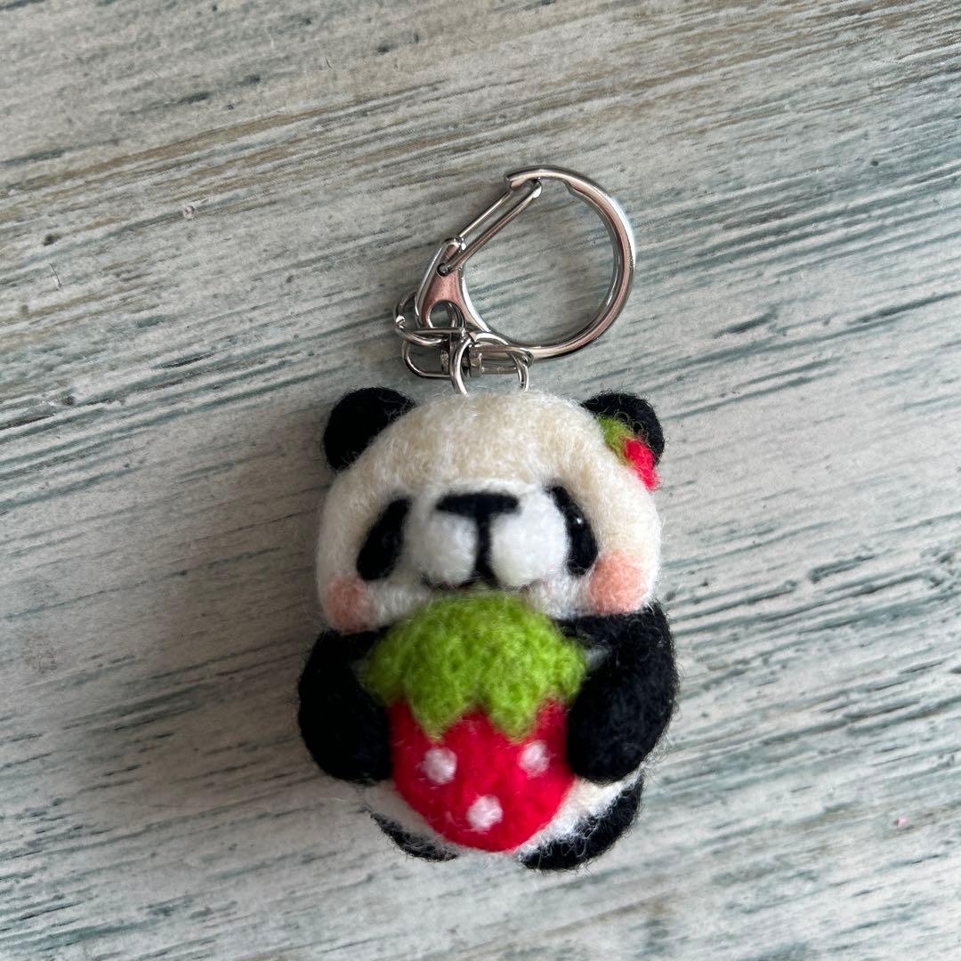 羊毛フェルト★イチゴパンダキーホルダーセット