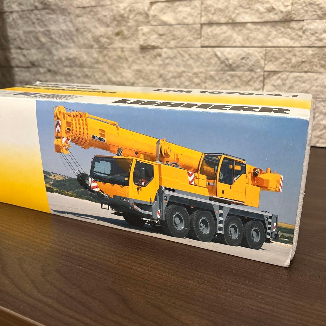 LIEBHERR LTM 1070-4.1 移動式クレーン
