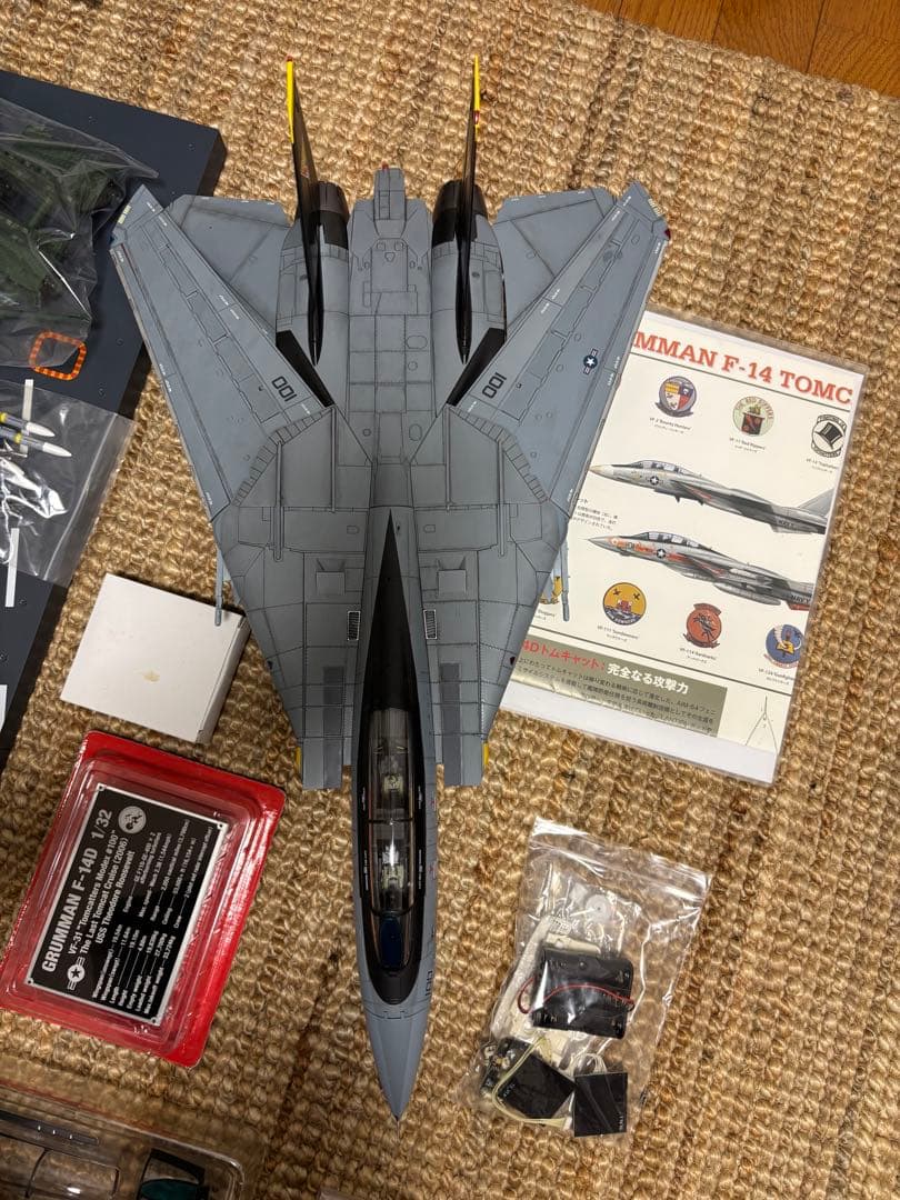 Hachette 1/32 F-14雄猫戦闘機 分冊組み立て合金模型
