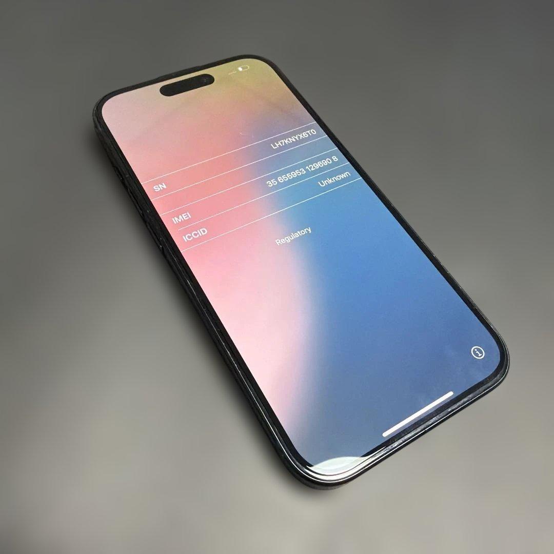 Apple iPhone15 本体（純正ケース+Anker MagG充電器など）