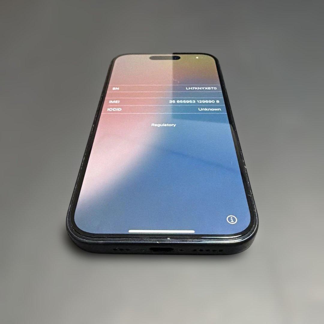 Apple iPhone15 本体（純正ケース+Anker MagG充電器など）