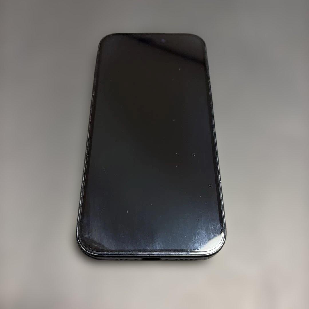 Apple iPhone15 本体（純正ケース+Anker MagG充電器など）