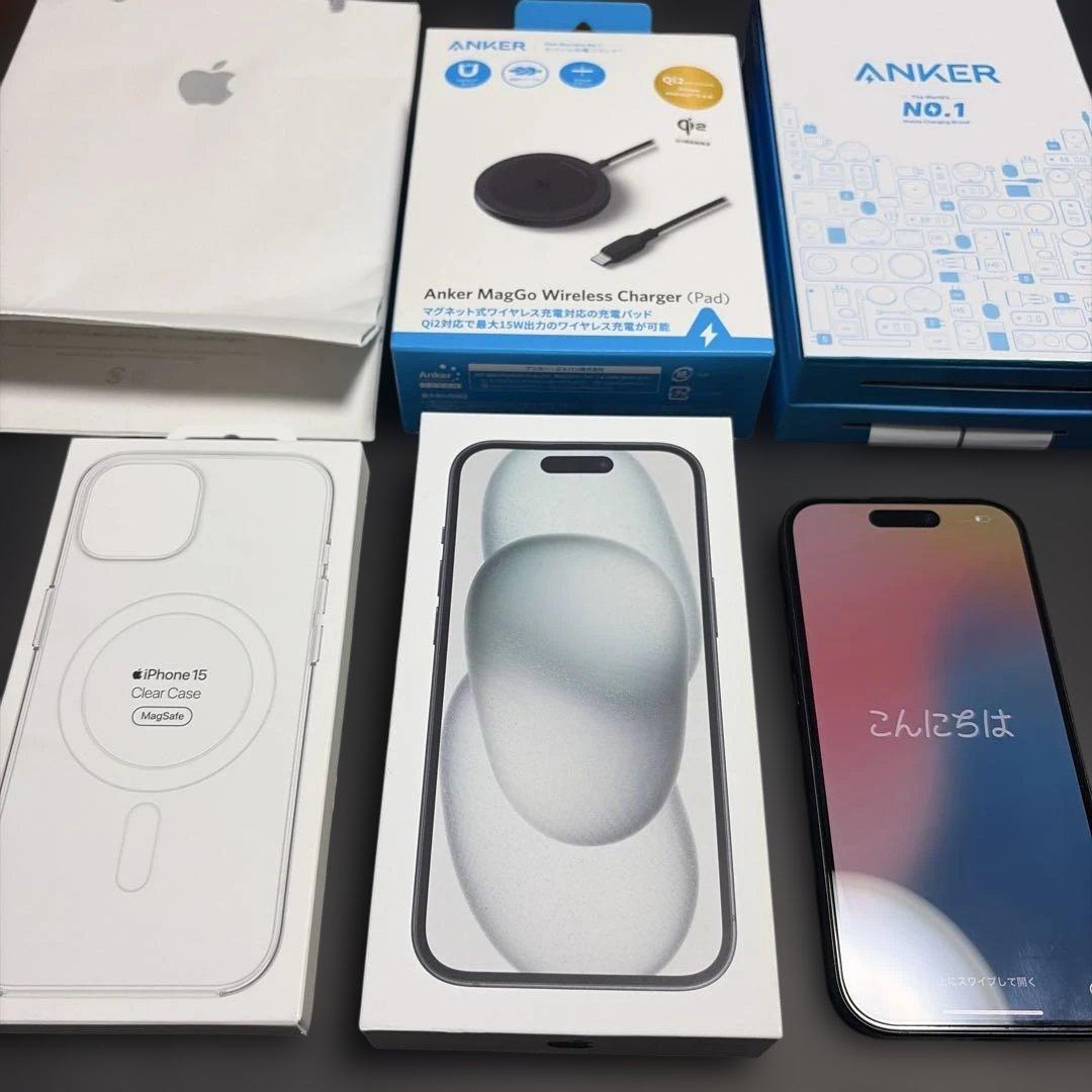 Apple iPhone15 本体（純正ケース+Anker MagG充電器など）