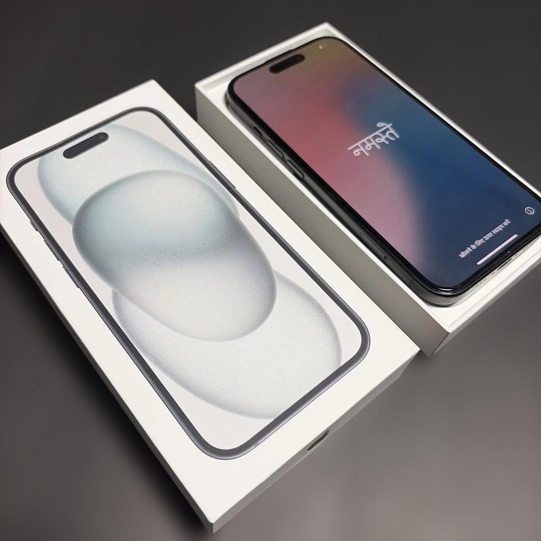 Apple iPhone15 本体（純正ケース+Anker MagG充電器など）