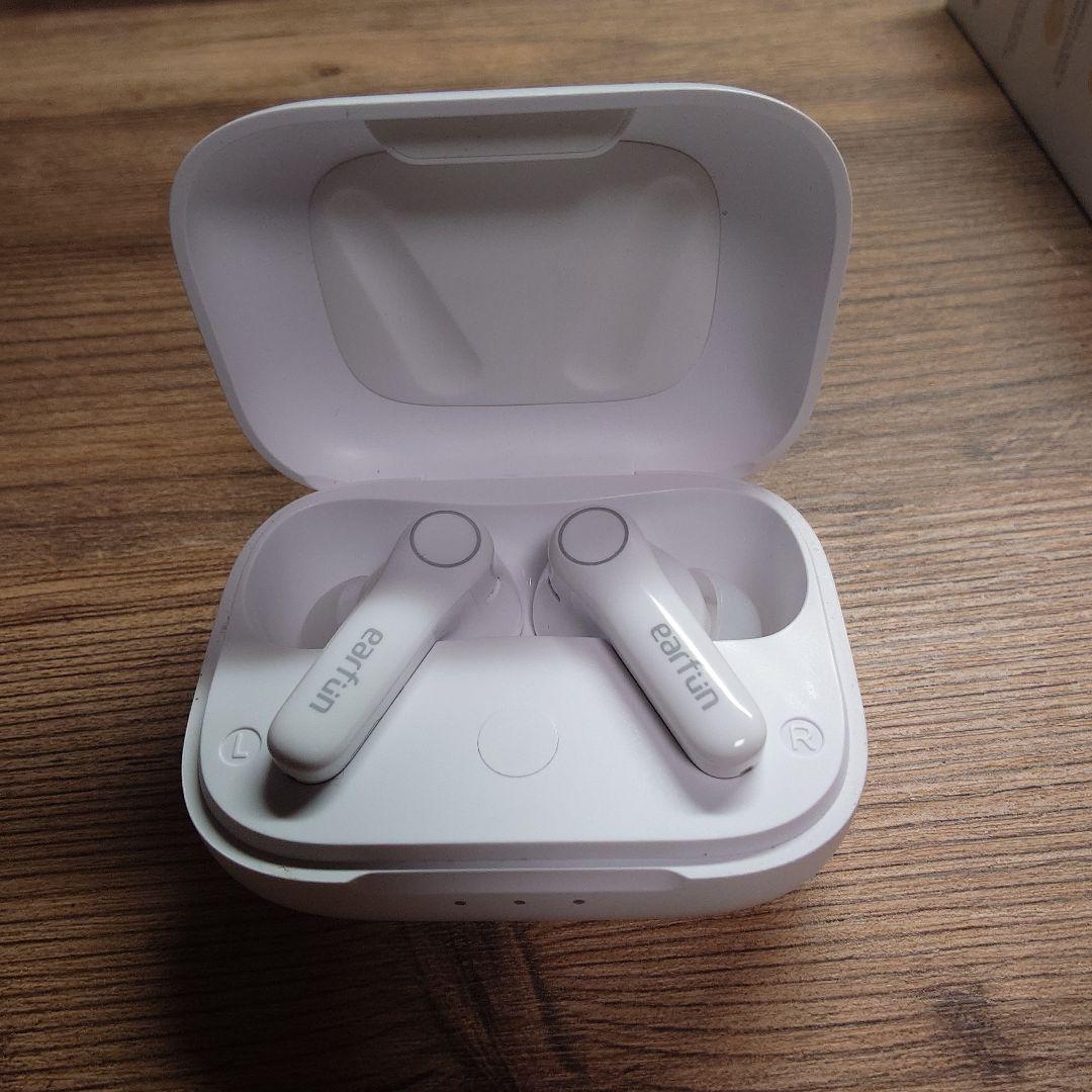 【美品】イヤーファン EarFun AirPro4 光沢ホワイト