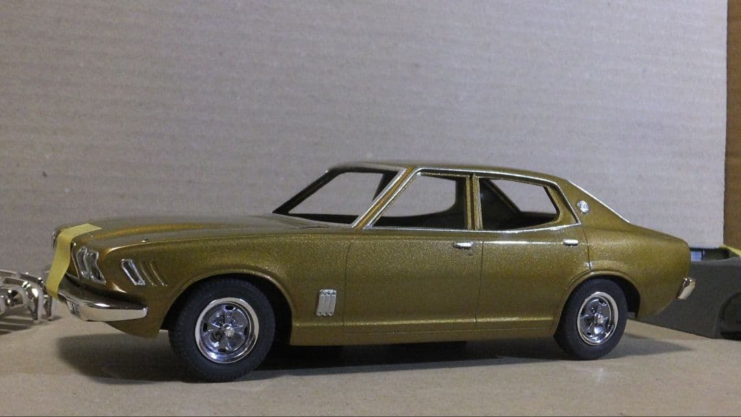 仕上げ中　610 ブルーバードu 2000GT-X サメブル