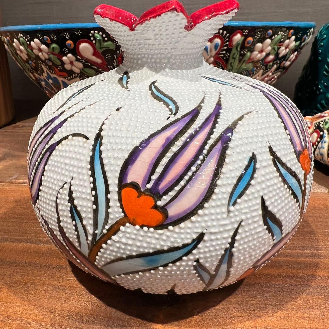 トルコ　ハンドメイド磁器　ザクロ置物