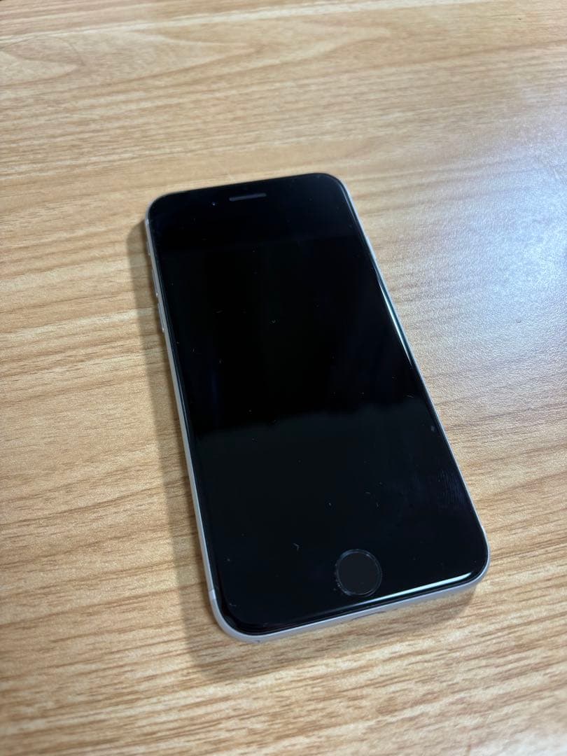Apple iPhone SE 2世代ホワイト 本体