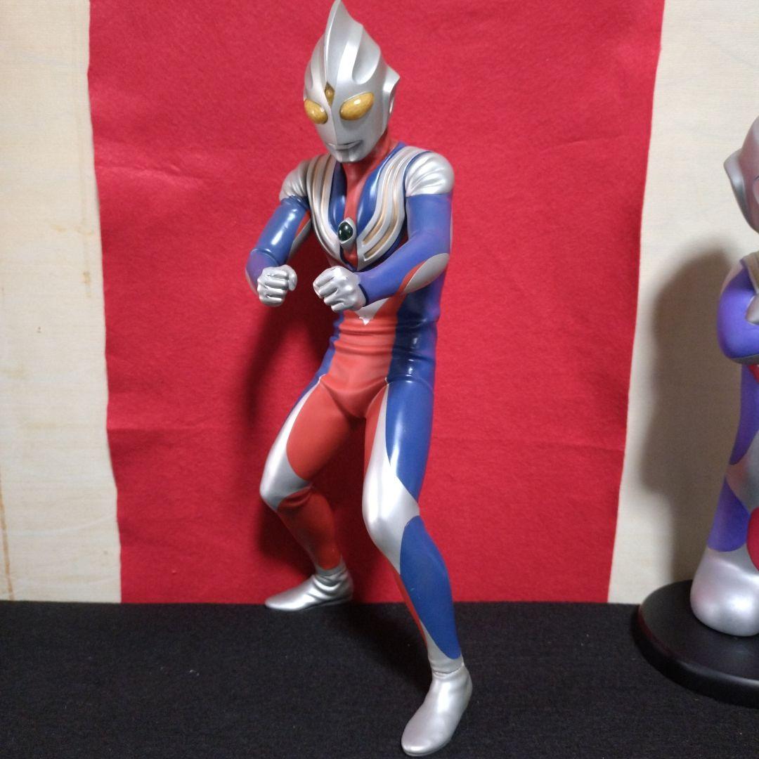 海洋堂ウルトラマンティガ完成品(39センチ) ティガ貯金箱(木製台座付き）