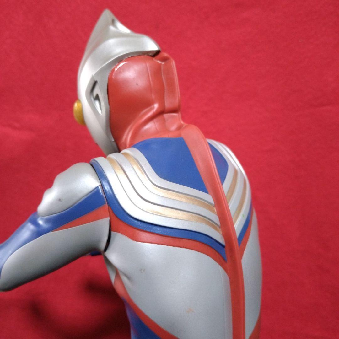 海洋堂ウルトラマンティガ完成品(39センチ) ティガ貯金箱(木製台座付き）