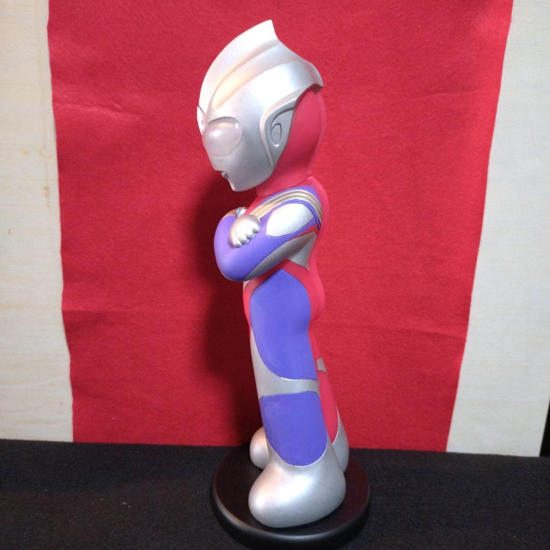 海洋堂ウルトラマンティガ完成品(39センチ) ティガ貯金箱(木製台座付き）