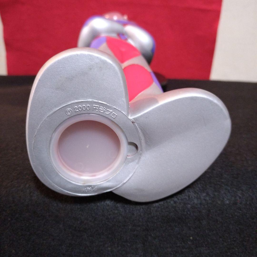 海洋堂ウルトラマンティガ完成品(39センチ) ティガ貯金箱(木製台座付き）