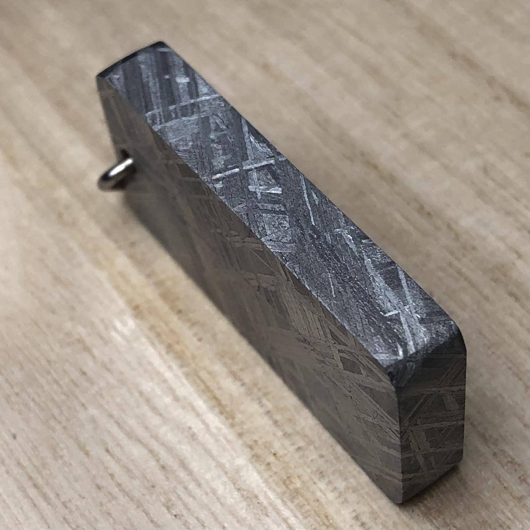 ムオニオナルスタ隕石　鉄隕石 ペンダント ウィドマンシュテッテン構造 希少