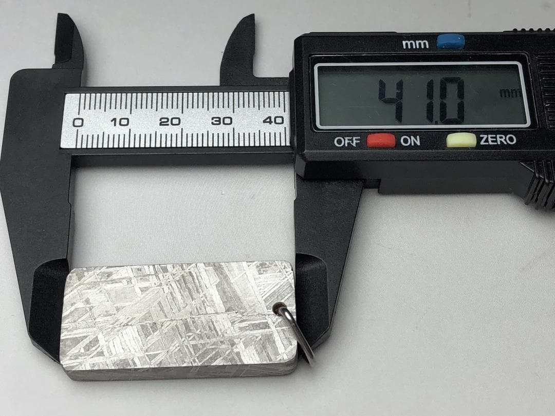 ムオニオナルスタ隕石　鉄隕石 ペンダント ウィドマンシュテッテン構造 希少