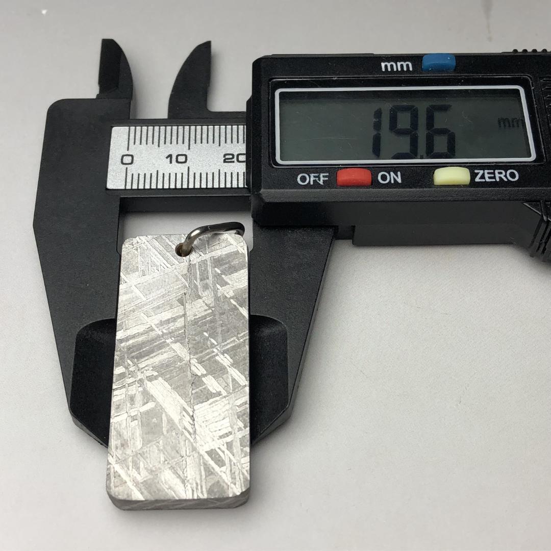 ムオニオナルスタ隕石　鉄隕石 ペンダント ウィドマンシュテッテン構造 希少