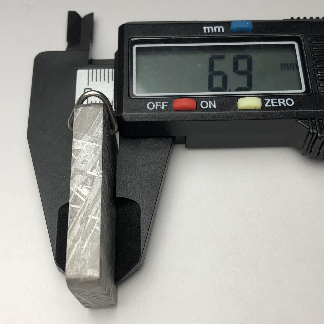 ムオニオナルスタ隕石　鉄隕石 ペンダント ウィドマンシュテッテン構造 希少