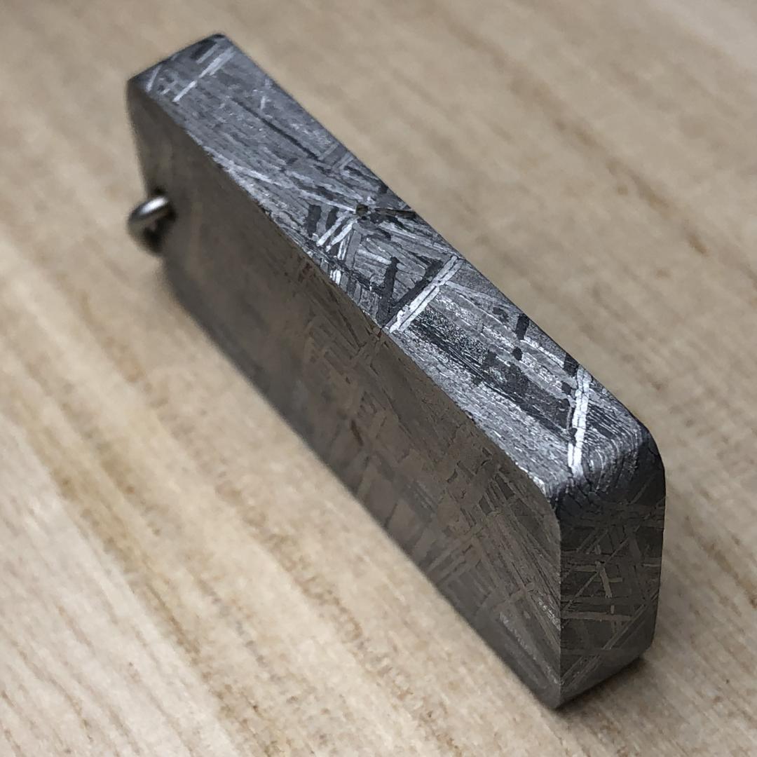 ムオニオナルスタ隕石　鉄隕石 ペンダント ウィドマンシュテッテン構造 希少