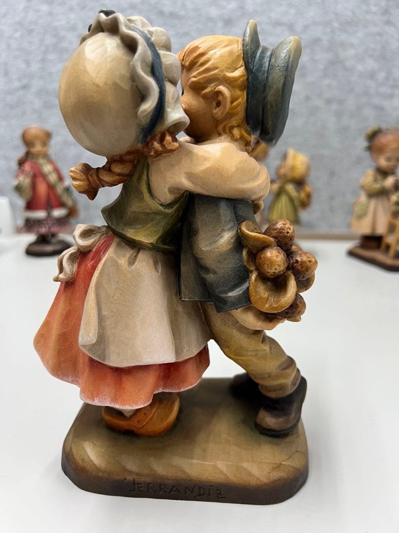 「First Kiss」 ANRI　フェランディス　木彫り人形　19cm