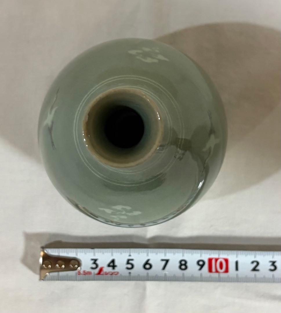 高麗青磁の徳利(花入) 雲鶴文様　人間文化財　柳海剛（ユ・ヘガン、柳根瀅）作