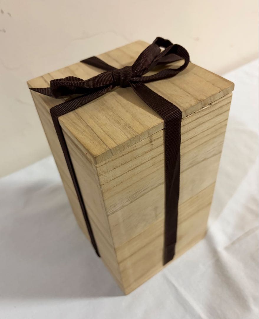 高麗青磁の徳利(花入) 雲鶴文様　人間文化財　柳海剛（ユ・ヘガン、柳根瀅）作