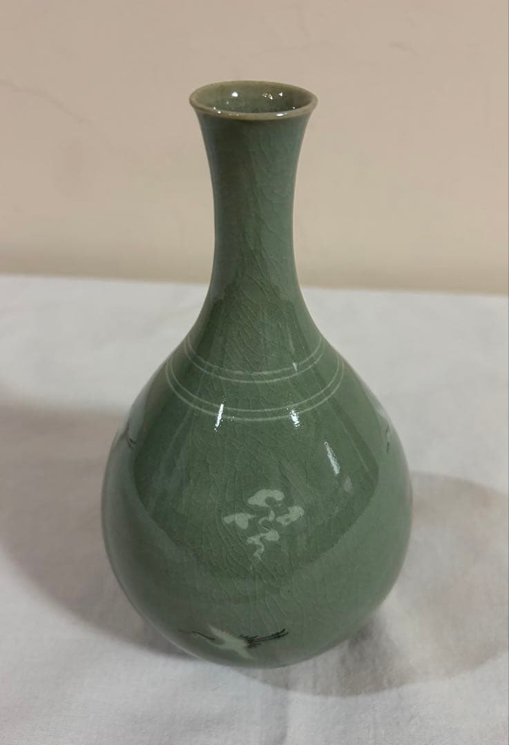 高麗青磁の徳利(花入) 雲鶴文様　人間文化財　柳海剛（ユ・ヘガン、柳根瀅）作