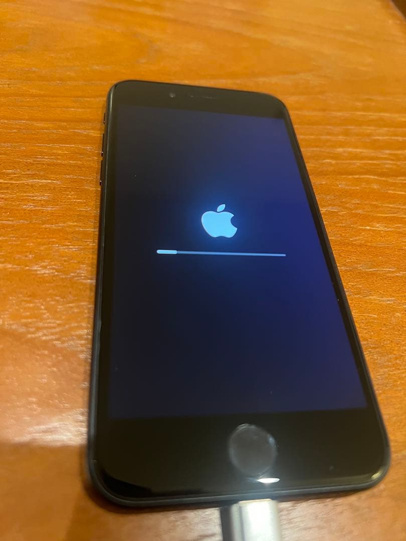 Apple iPhone SE 第2世代　128GB 充電85%