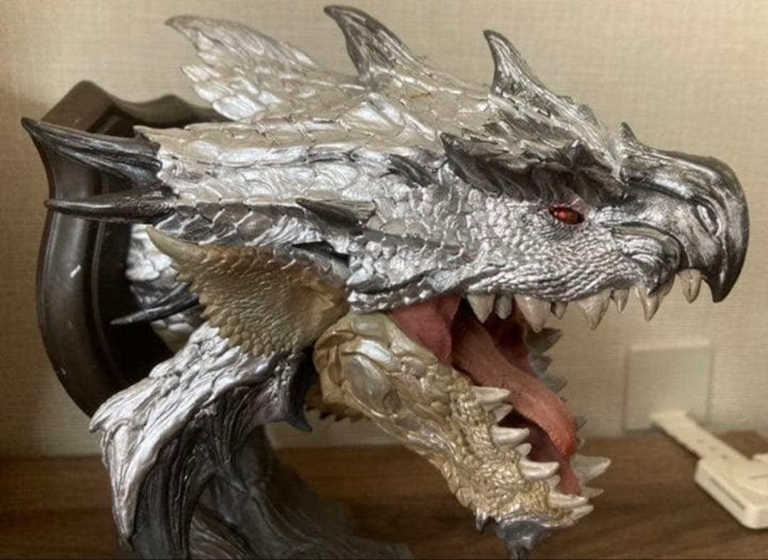モンスターハンター リオレウス希少種 フィギュア リペイント