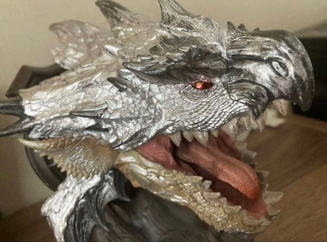 モンスターハンター リオレウス希少種 フィギュア リペイント