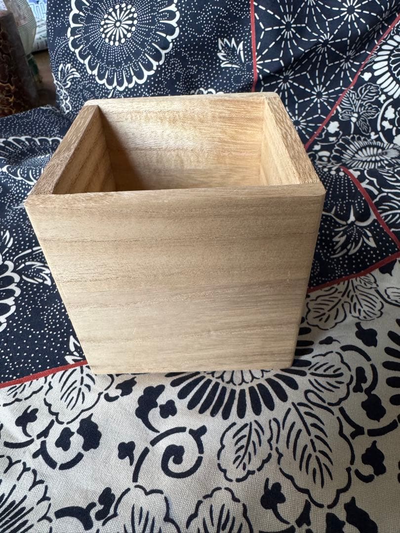 小野珀子　釉裏金彩ぐいのみ