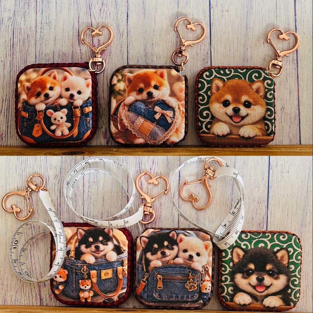 ハンドメイド　柴犬ちゃん　両面パネルメジャーチャーム❣️